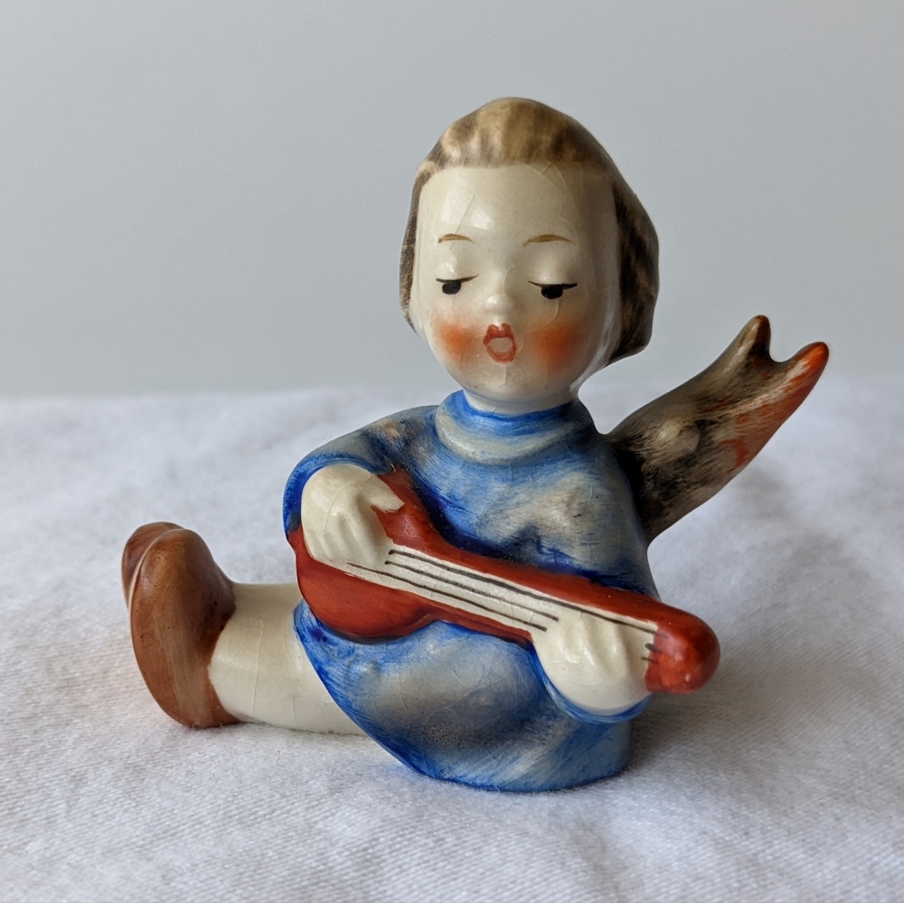 Vintage Goebel West Germany Joyous News Angel playing the Lute TMK4 Mark